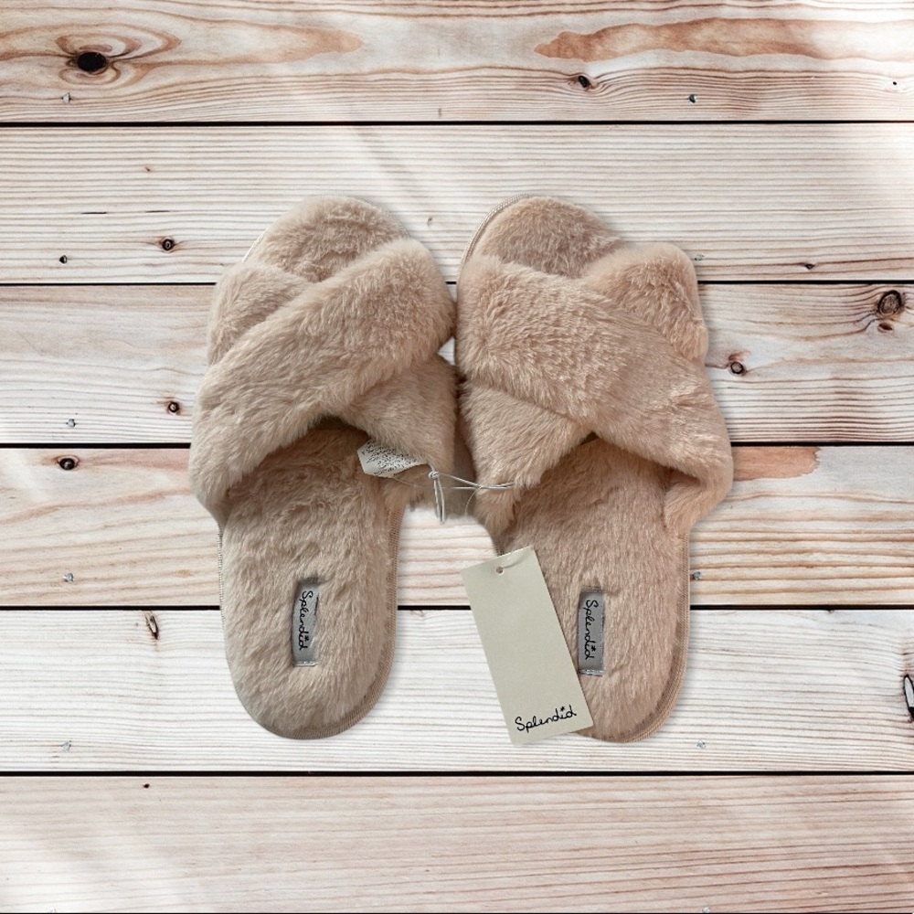 Splendid blush pink slippers size M/L.